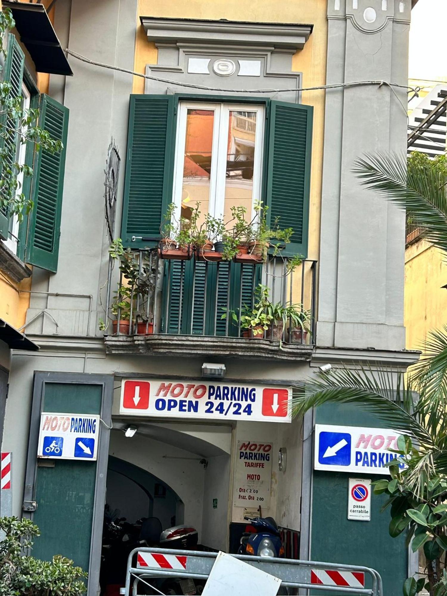 נאפולי Martiri Boutique Apartment מראה חיצוני תמונה